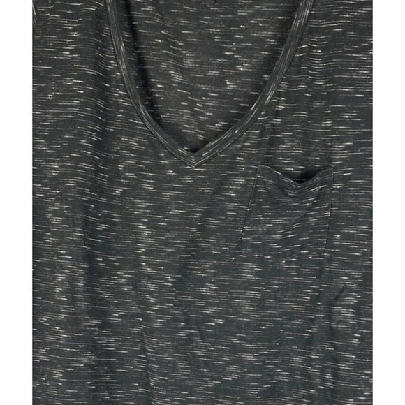 Torrid Black and White Athletic Design Top Size 4 - Picture 2 of 4